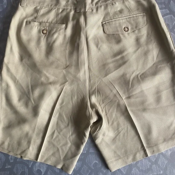 Tommy Bahama tan relax fit 100 % silk shorts size 36 - Picture 5 of 5